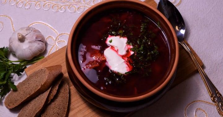Классический домашний борщ со свеклой
