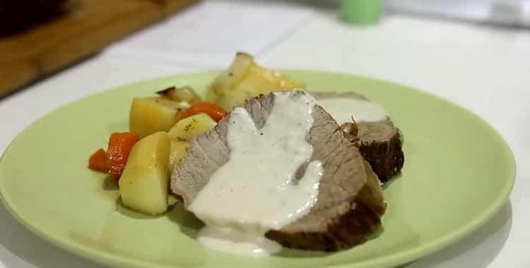 Говядина в духовке с овощами