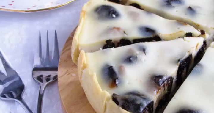 Пирог с черносливом