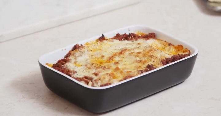Каннеллони с фаршем под сливочным соусом