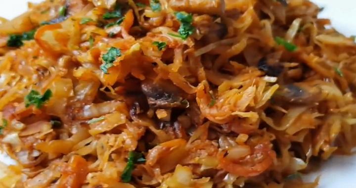 Тушеная капуста с грибами