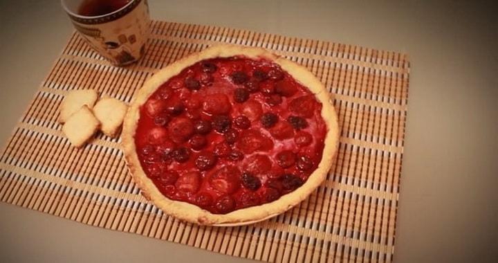 Песочный пирог с ягодами