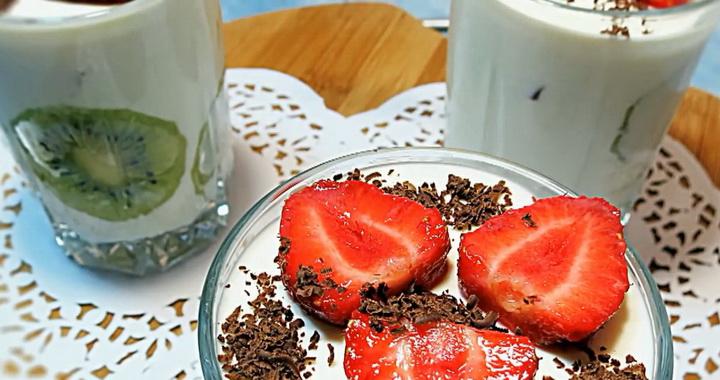 Творожный десерт с желатином и фруктами