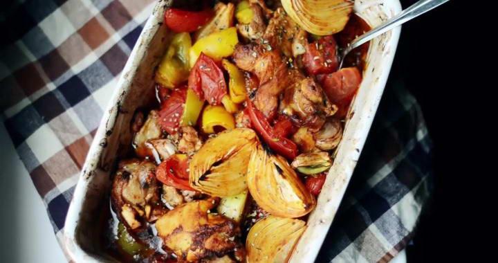 Курица с овощами в духовке