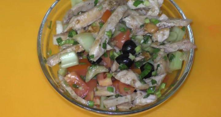 Салат из куриной грудки с сельдереем