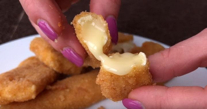 Жареный сыр - отличная закуска на вечер