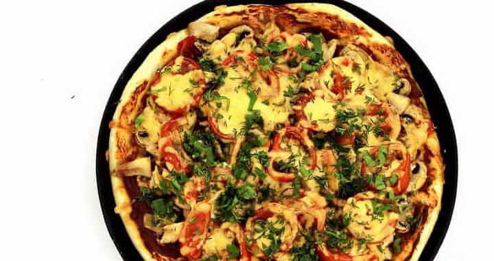 Сытная пицца с курицей и грибами