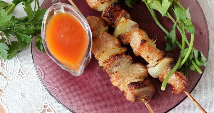 Шашлык в духовке на луковой подушке