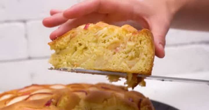Шарлотка с яблоками