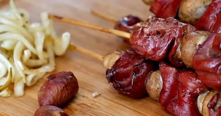 Шашлык из куриных сердечек и печени