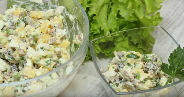 Салат с жареными шампиньонами