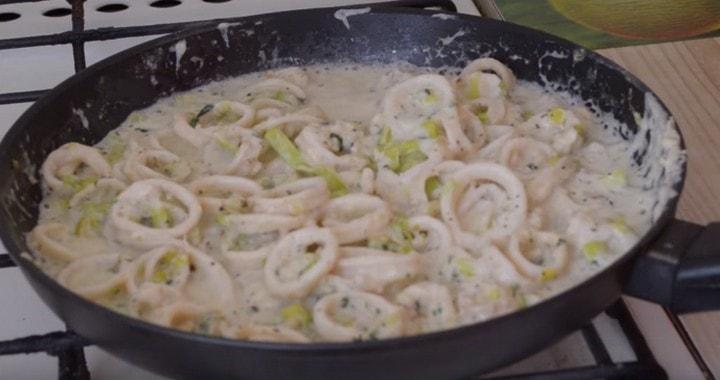 Вкуснейшие кальмары в сметане