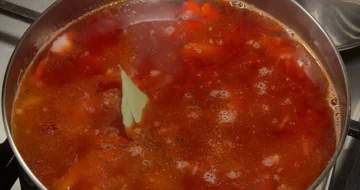 Классический борщ со свеклой и капустой