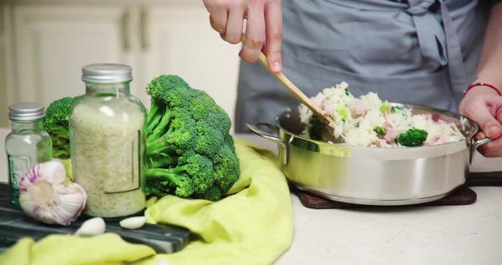 Сытная паста с грибами и курицей на обед