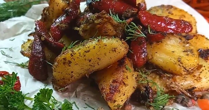 Картошка по-деревенски на сковороде