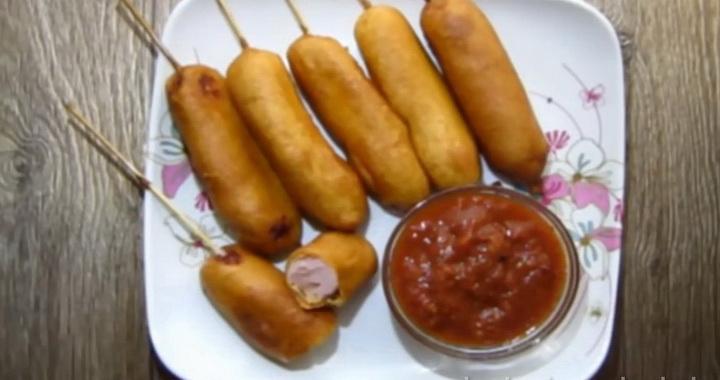Сосиски в кляре на сковородке