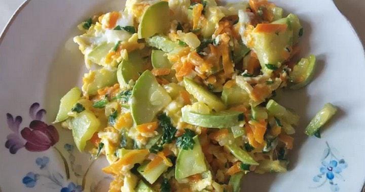 Быстрые кабачки с яйцом