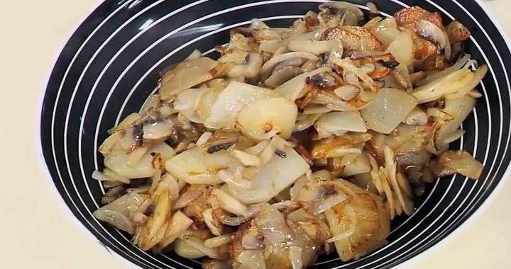 Жареная картошка с шампиньонами
