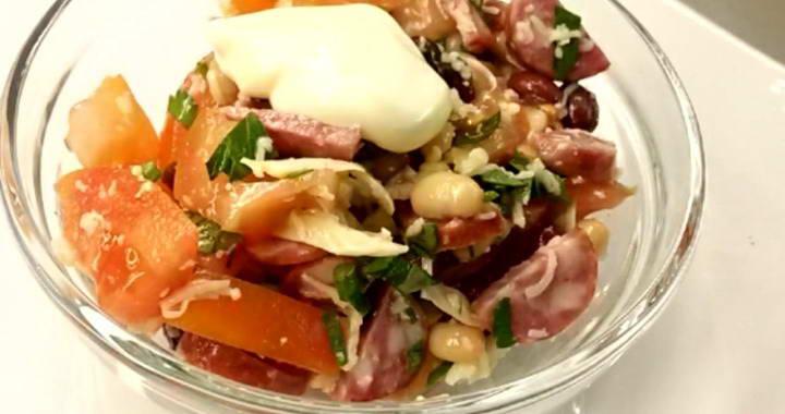 Салат Обжорка - с фасолью и копченой колбасой