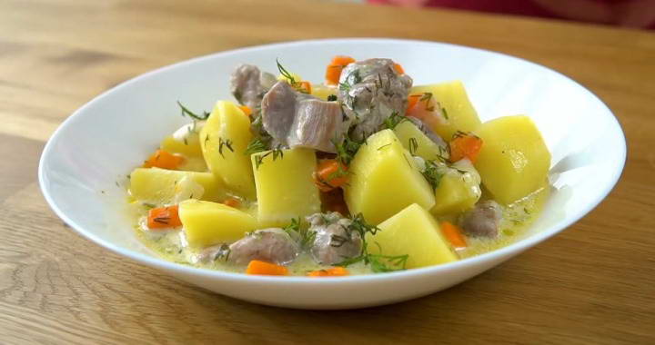 Тушеная индейка с картошкой в соусе