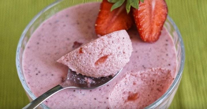 Воздушный десерт из клубники