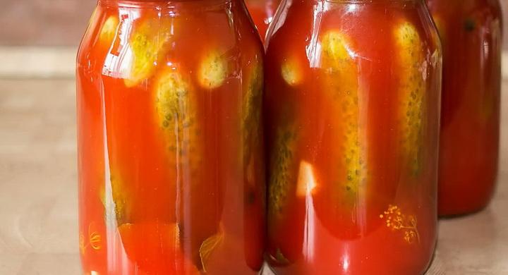 Маринованные огурцы в томатном соусе