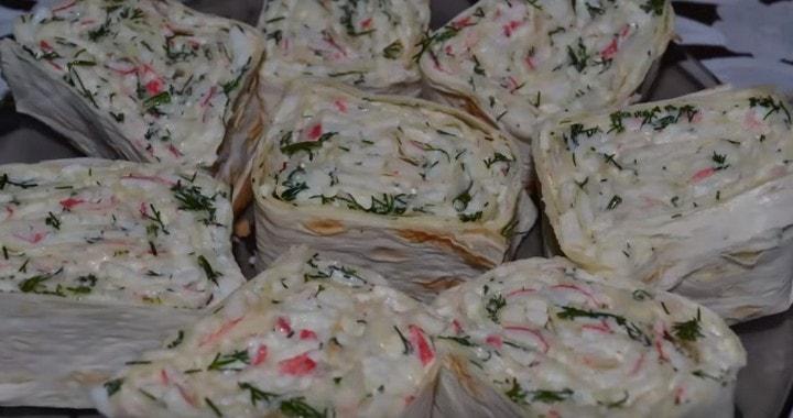 Рулет с крабовыми палочками