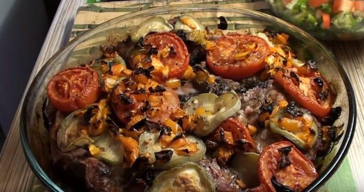 Свиные ребрышки с картошкой и овощами