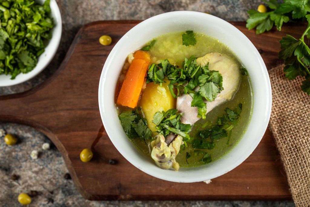broth-soup-with-carrot-potato-minced-greenery (изготовленный на заказ).jpg