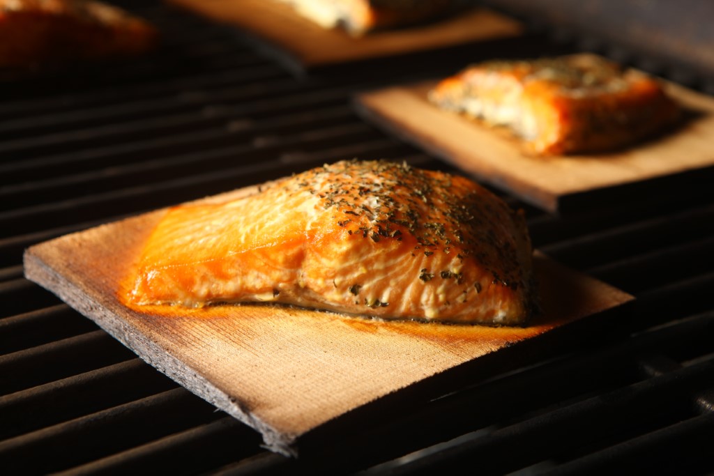 salmon-fish-cedar-wood-boards-grill (изготовленный на заказ).jpg