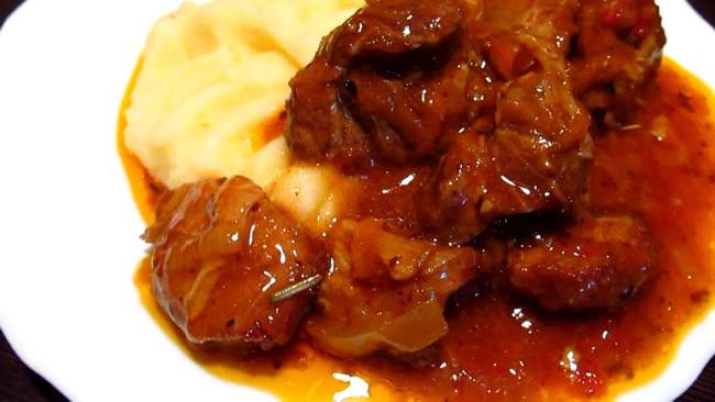 Как приготовить вкусный гуляш из свинины с подливкой