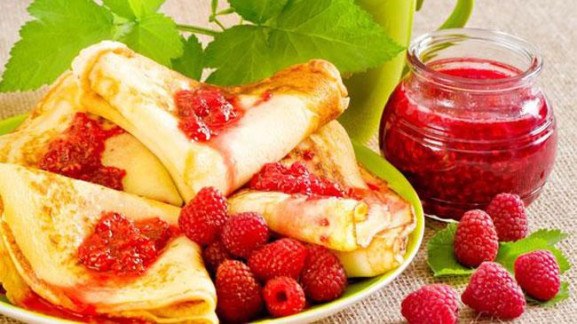С чем его вкуснее всего кушать малиновое варенье
