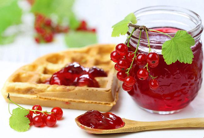 С чем желе из красной смородины вкуснее всего кушать