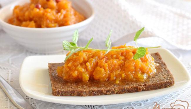 С чем вкусно кушать икру из кабачков