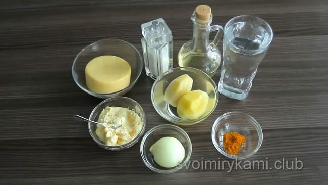 Ингредиенты для приготовления сырного супа в мультиварке.