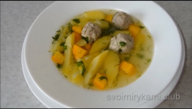 Вкуснейший суп с фрикадельками.