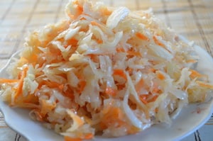 Квашенную капусту можно взять, чтобы приготовить вареники с квашенной капустой, рецепт которых очень прост