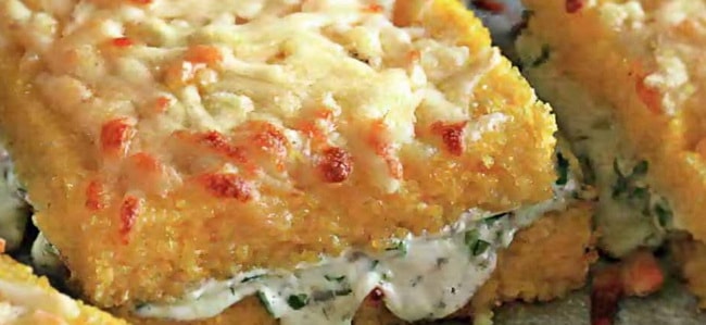 Вкуснейшая палента с сыром готова, накрывайте на стол.