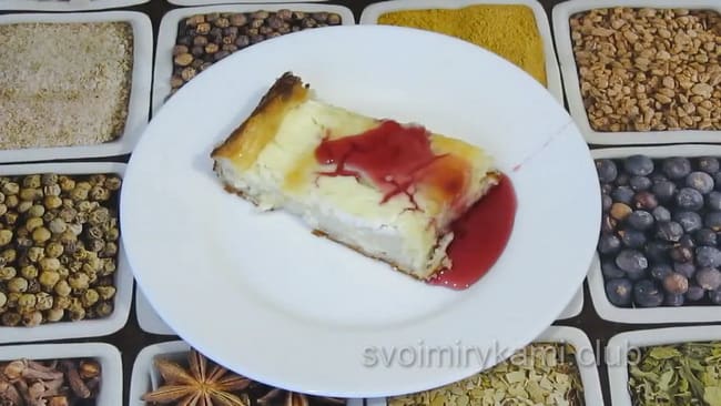 Готовая творожная запеканка приготовленная на сковороде.