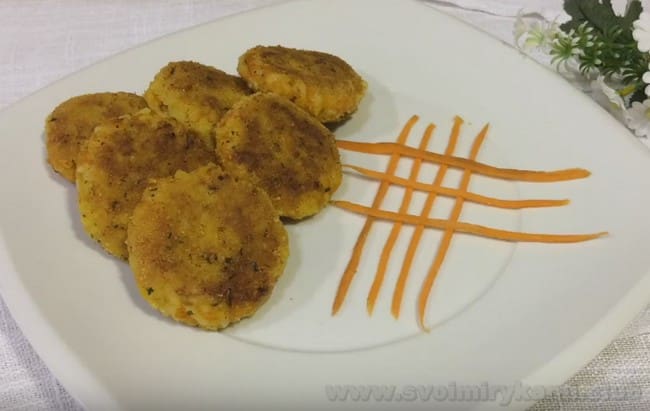 Моркованые котлеты, как в детском саду, можно подавать с соусом либо с любым гарниром.