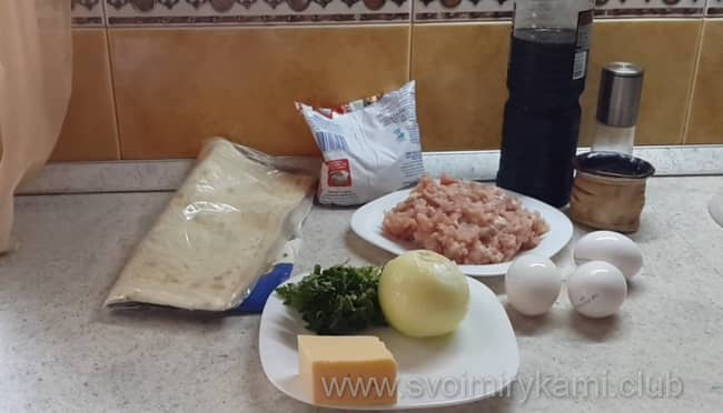 Для приготовления мясного пирога из тонкого лаваша мне понадобились такие ингредиенты