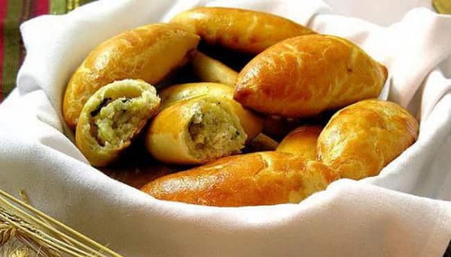 Вот такими пышными и вкусными получаются пирожки с луком и картошкой