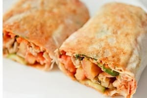 Из лаваша можем приготовить вкуснейшую шаурму
