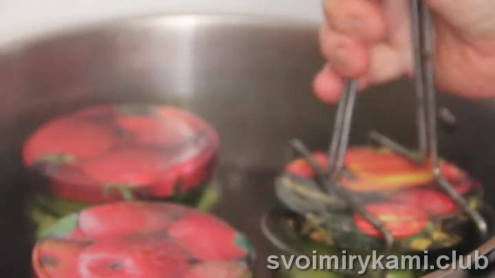 стерилизуем банки с огурцами