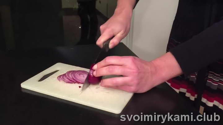 Куриная грудка, запеченная в соусе в духовом шкафу