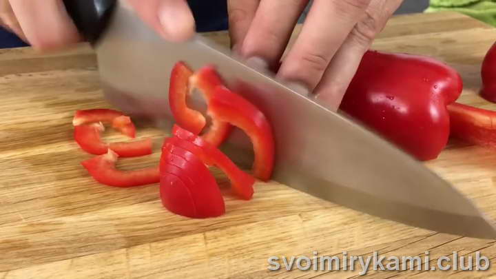 нарезаем перец